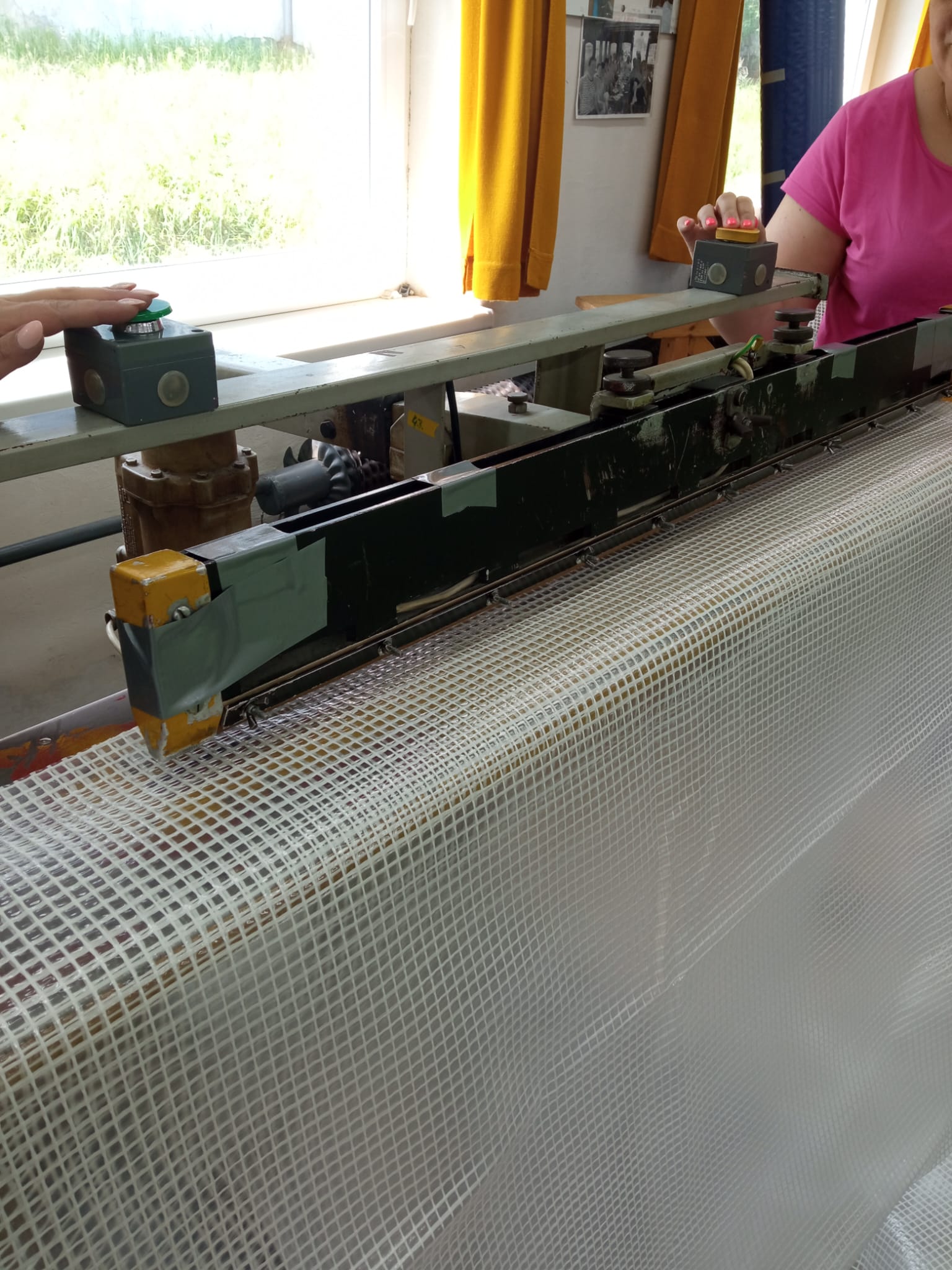 Singer industrial heavy-duty sewing machine